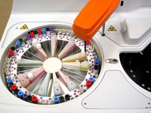 Autoanalizador Automático  de Quím ica Clínica de 120  test/hora. Modelo InCCA Bit - InCCA