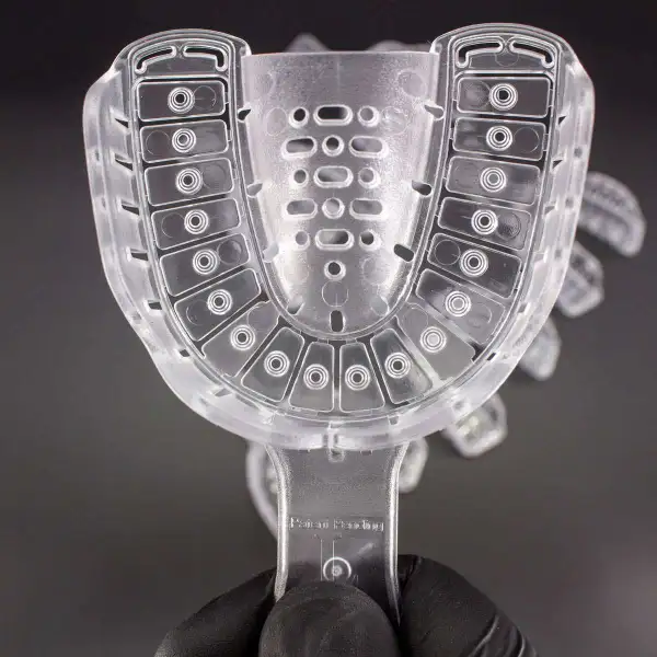 Cubeta para implantes, transparente , 
plástica autoclavable - Cotisen